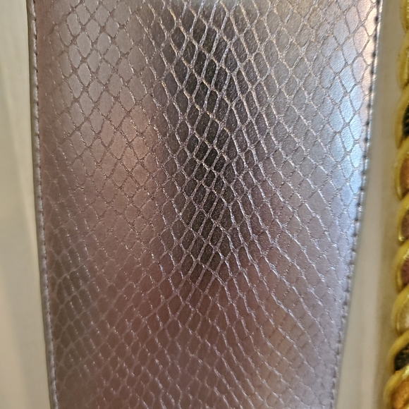 Ladies Belts ,Silver And Gold ,Medium - Picture 9 of 9